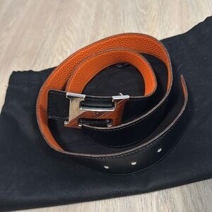 Hermes 85 reversible belt - silver H slight wear on it ..